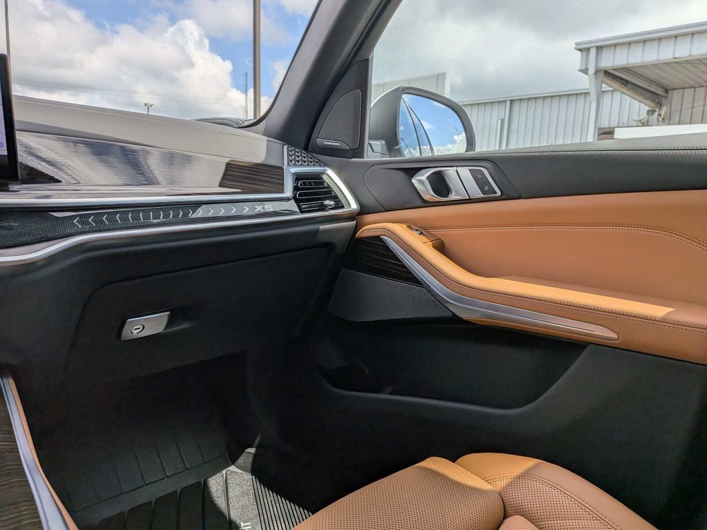 Used 2024 BMW X5 xDrive40i w/ Premium Package AWD/4WD image 18