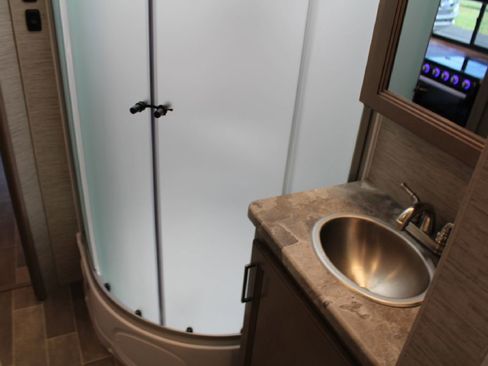 Used 2022 Ford E-450 and Econoline 450 Super Duty w/ Motorhome Prep Package image 32