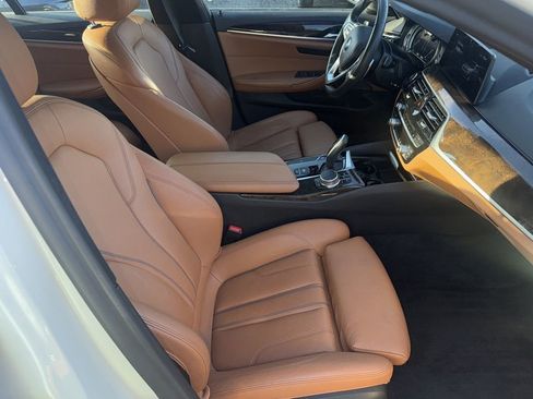Used 2017 BMW 540i xDrive image 44