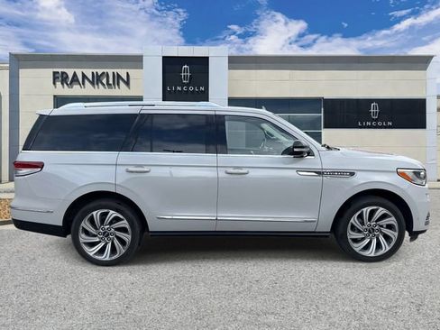 Certified 2022 Lincoln Navigator Reserve AWD/4WD image 8