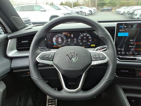 New 2026 Volkswagen Tiguan SE R-Line image 10