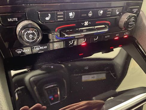 New 2025 Jeep Grand Cherokee L Overland w/ Advanced Protech Group III image 34