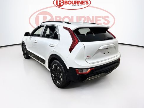 Used 2023 Kia Niro Wind w/ Wind Preserve Package FWD image 8