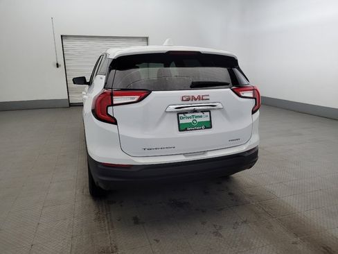Used 2024 GMC Terrain SLE image 6