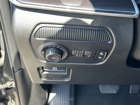 Used 2024 Jeep Wagoneer L 4WD image 31
