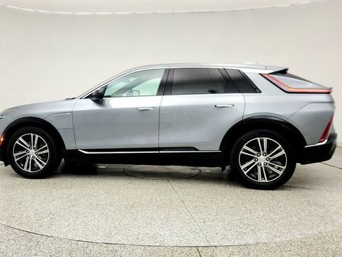 Used 2025 Cadillac Lyriq Luxury RWD image 8
