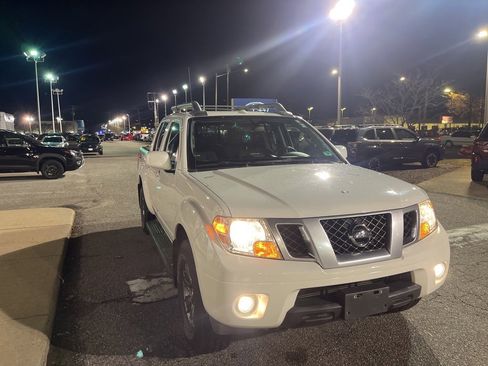 Used 2015 Nissan Frontier PRO-4X w/ Pro-4x Luxury Package image 2