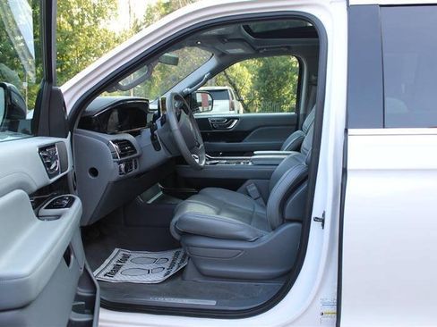 Used 2018 Lincoln Navigator Reserve w/ Technology Package AWD/4WD image 10