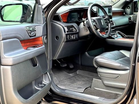 Used 2024 Lincoln Navigator Reserve AWD/4WD image 8