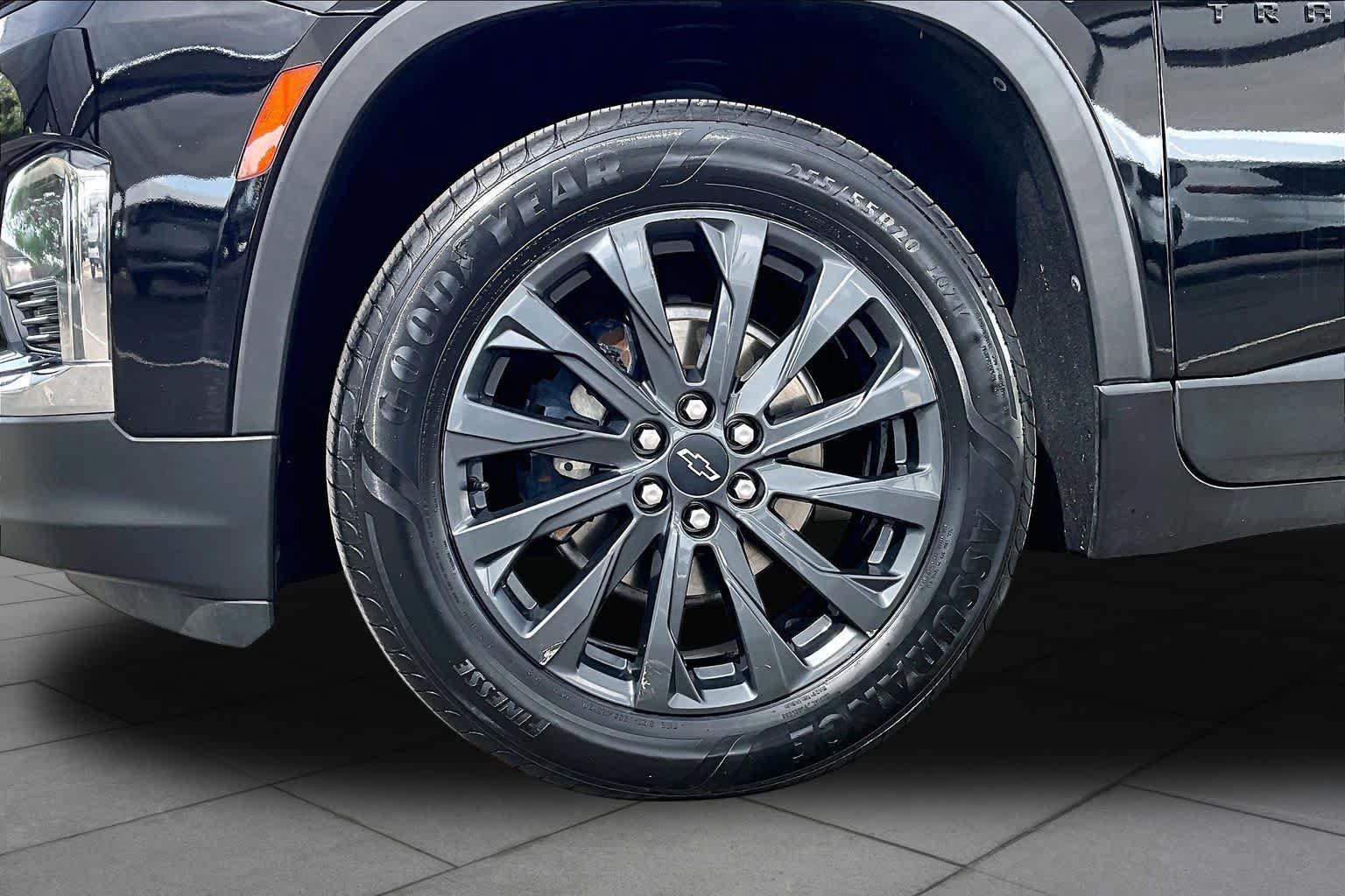 Used 2023 Chevrolet Traverse RS FWD image 11