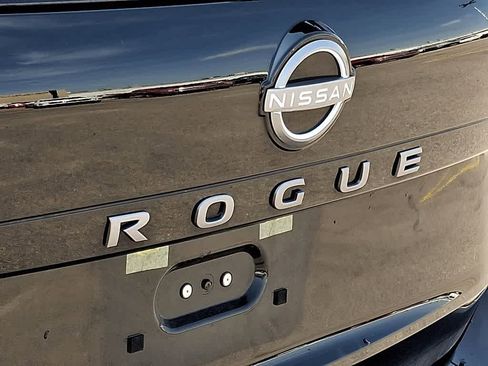 Used 2025 Nissan Rogue SV image 30