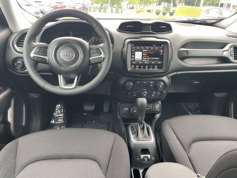 Used 2023 Jeep Renegade Latitude AWD/4WD image 15