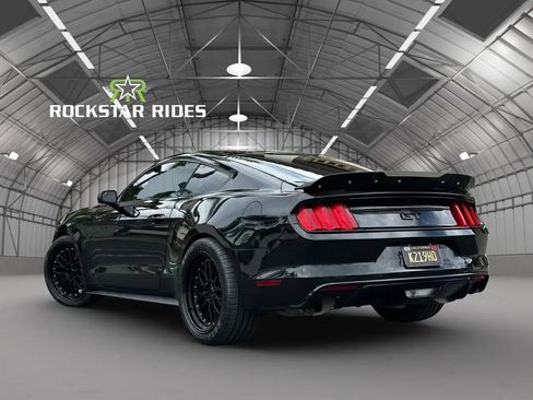 Used 2017 Ford Mustang GT RWD image 4