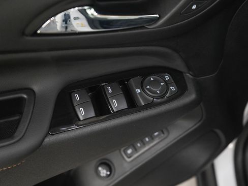 Used 2023 Chevrolet Equinox Premier AWD/4WD image 20