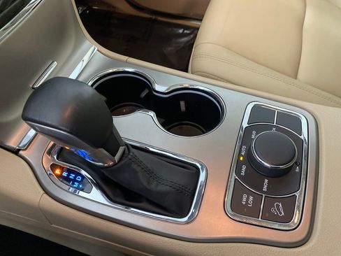 Used 2021 Jeep Grand Cherokee Limited w/ Trailer Tow Group IV image 24