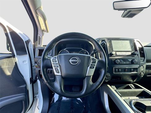 Used 2023 Nissan Titan SV w/ SV Convenience Package image 11
