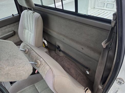 Used 2000 Toyota Tacoma 4x4 Regular Cab image 35