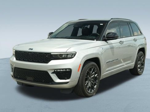 Used 2023 Jeep Grand Cherokee Summit AWD/4WD image 3