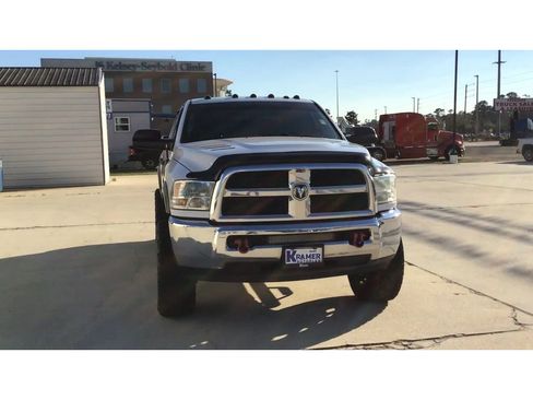 Used 2018 RAM 2500 Tradesman w/ Chrome Appearance Group image 3