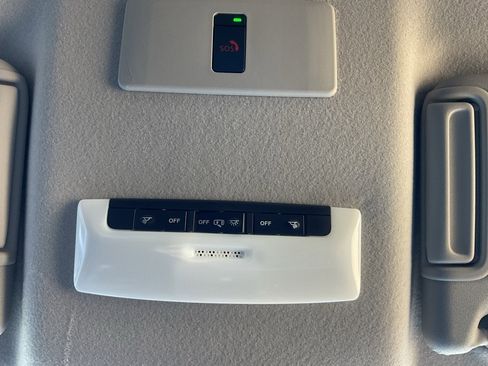 New 2025 Nissan Versa SR image 26