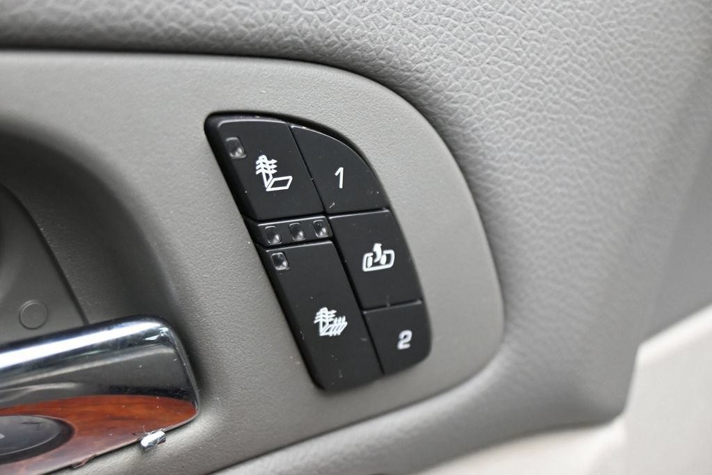 Used 2011 GMC Yukon XL SLT w/ SLT-2 Equipment Package AWD/4WD image 12