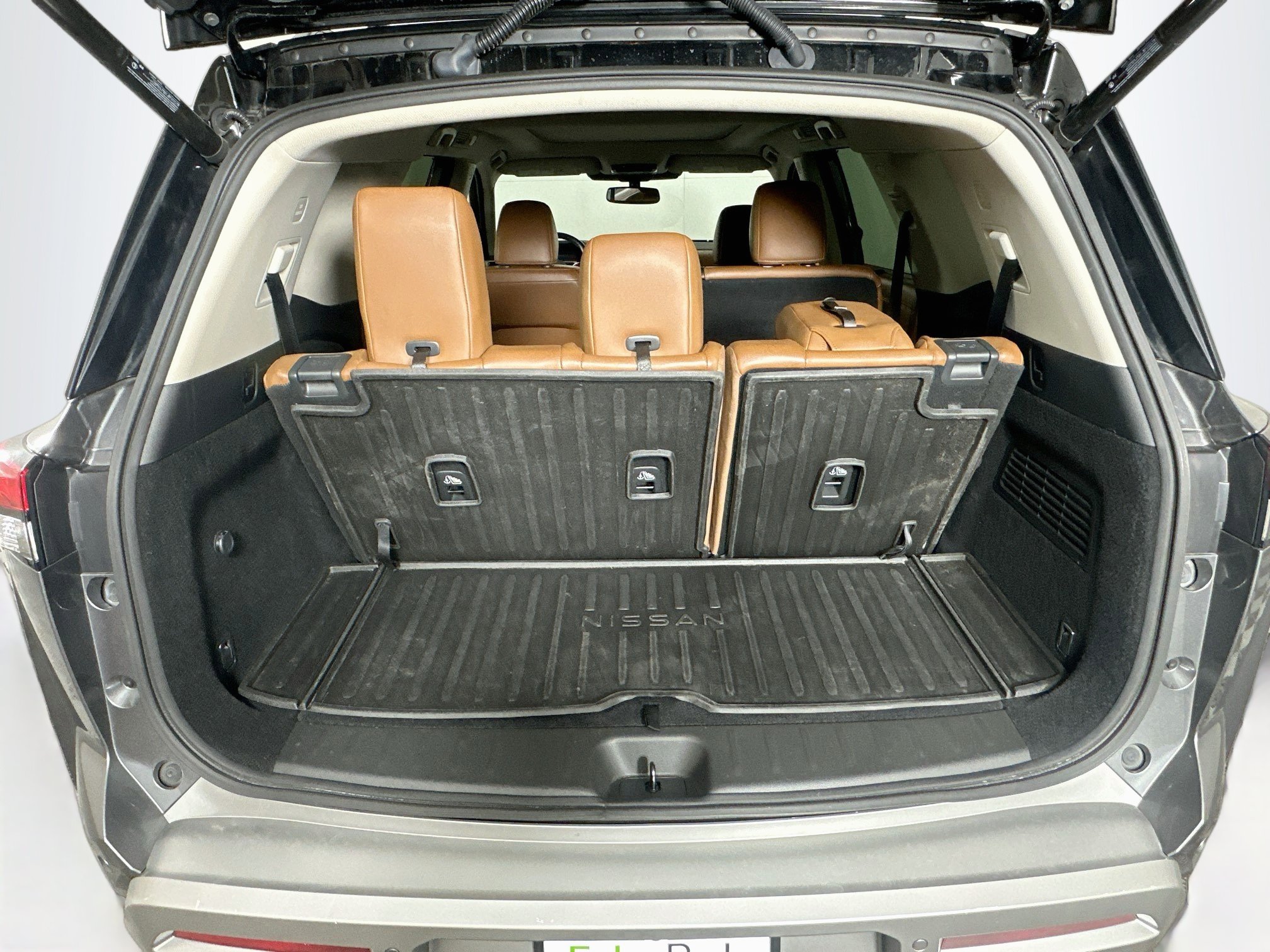 Used 2022 Nissan Pathfinder Platinum w/ Cargo Package FWD image 31