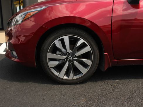 Used 2020 Nissan Versa SR FWD image 3