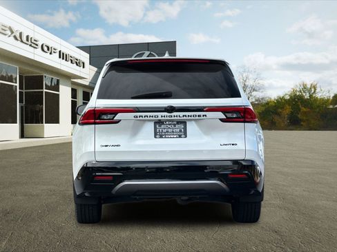 Used 2024 Toyota Grand Highlander AWD Hybrid image 10