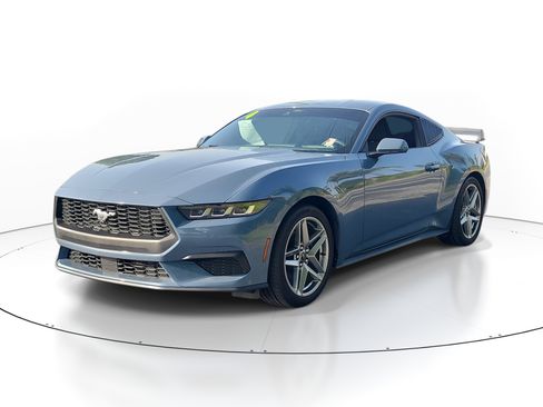 Used 2024 Ford Mustang Coupe RWD image 3