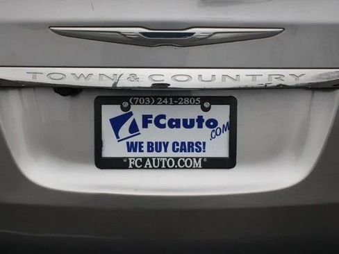 Used 2015 Chrysler Town & Country Touring image 15