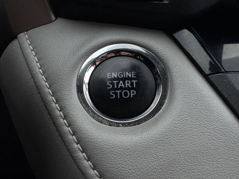 Used 2017 Toyota RAV4 Limited FWD image 20