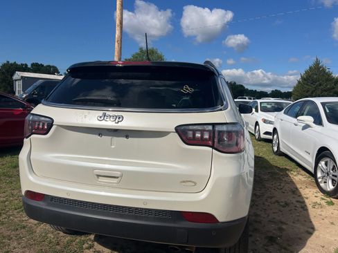 Used 2018 Jeep Compass Limited w/ Navigation Group AWD/4WD image 12