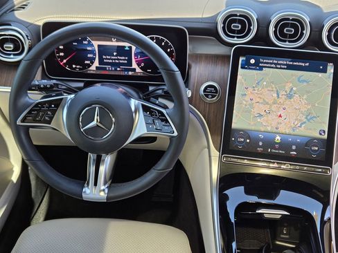 Used 2025 Mercedes-Benz GLC 300 image 35