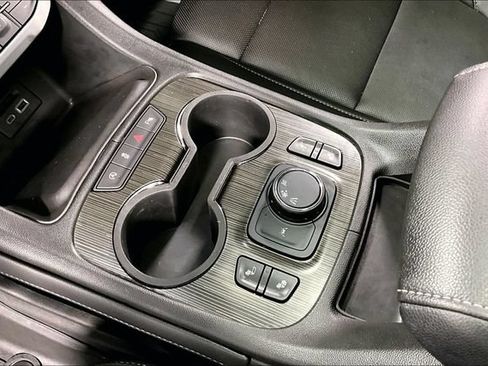 Used 2022 GMC Acadia SLT w/ Elevation Edition FWD image 19