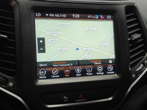 Used 2020 Jeep Cherokee Trailhawk AWD/4WD image 6