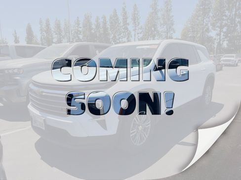 Used 2025 Chevrolet Traverse LT AWD/4WD image 1