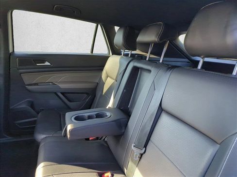 Used 2023 Volkswagen Atlas Cross Sport SE FWD image 30