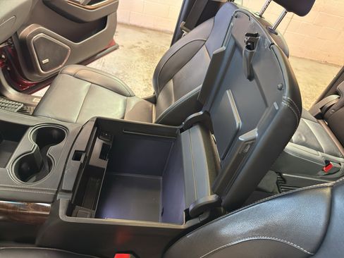 Used 2017 Chevrolet Suburban LT w/ LT Signature Package image 20