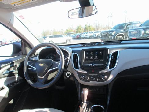 Used 2019 Chevrolet Equinox LS image 18