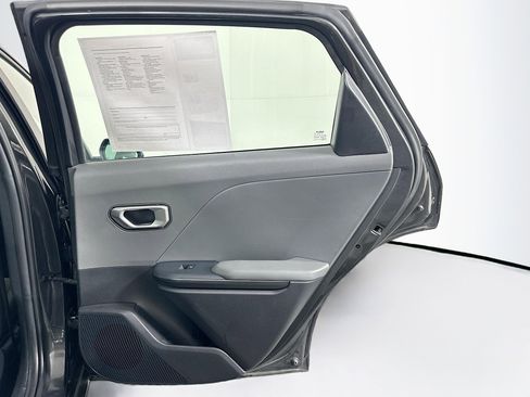Used 2025 Kia K4 LXS image 29