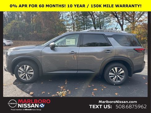 New 2025 Nissan Pathfinder SL image 4