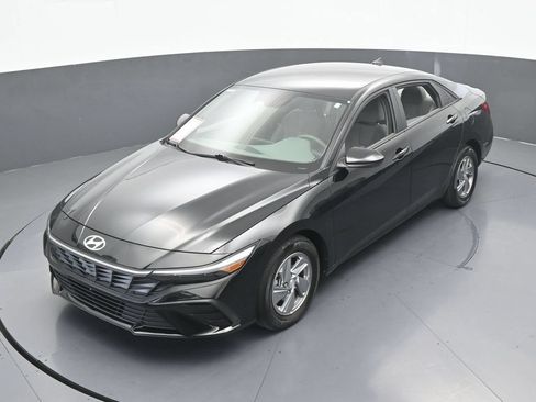 Used 2024 Hyundai Elantra SE FWD image 41