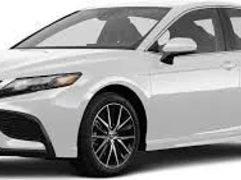 Used 2021 Toyota Camry SE w/ Cold Weather Package AWD/4WD image 1