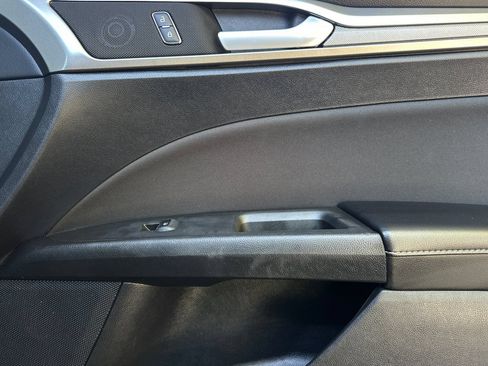 Used 2020 Ford Fusion SE FWD image 22