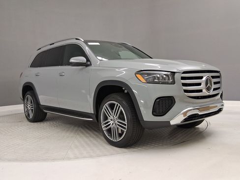 Used 2025 Mercedes-Benz GLS 450 4MATIC image 5