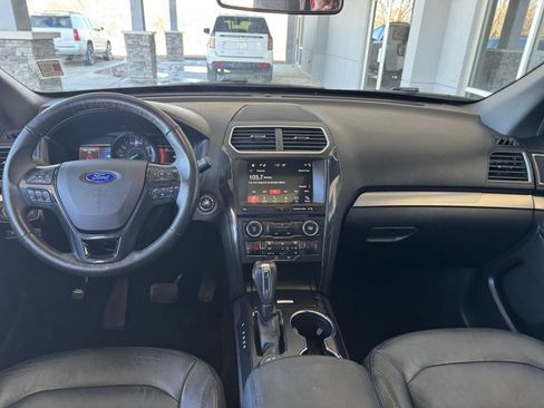 Used 2018 Ford Explorer XLT w/ Equipment Group 202A image 14