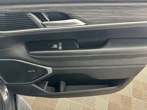 Used 2024 Jeep Wagoneer L Series II w/ Flexible Seating Group AWD/4WD image 19
