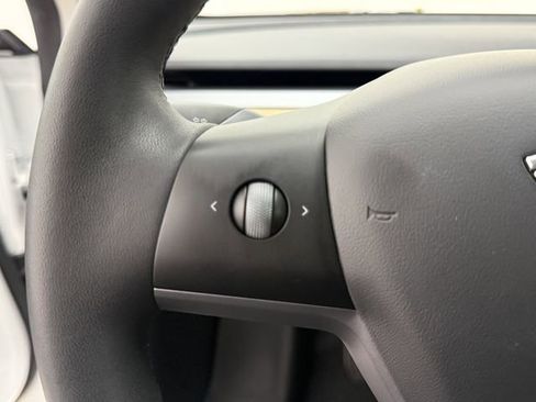 Used 2021 Tesla Model 3 Standard Range Plus image 16