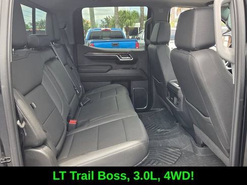 Used 2024 Chevrolet Silverado 1500 LT Trail Boss w/ LT Trail Boss Premium Package AWD/4WD image 16