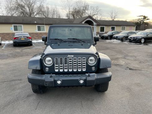Used 2017 Jeep Wrangler Unlimited Sahara w/ Connectivity Group AWD/4WD image 7